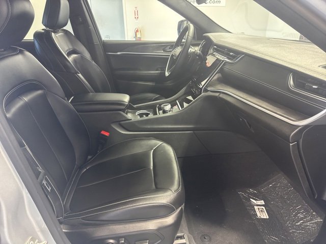 Used 2024 Jeep Grand Cherokee Limited w/ Black Appearance Package image 20