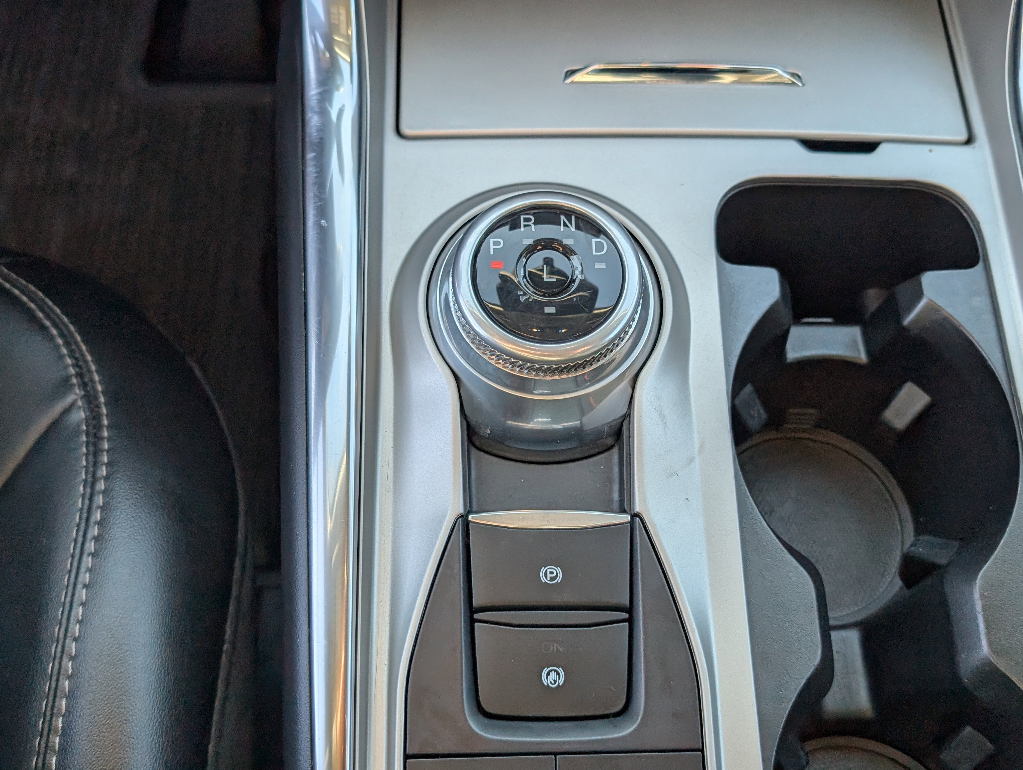 Certified 2022 Ford Explorer XLT w/ Equipment Group 202A image 27