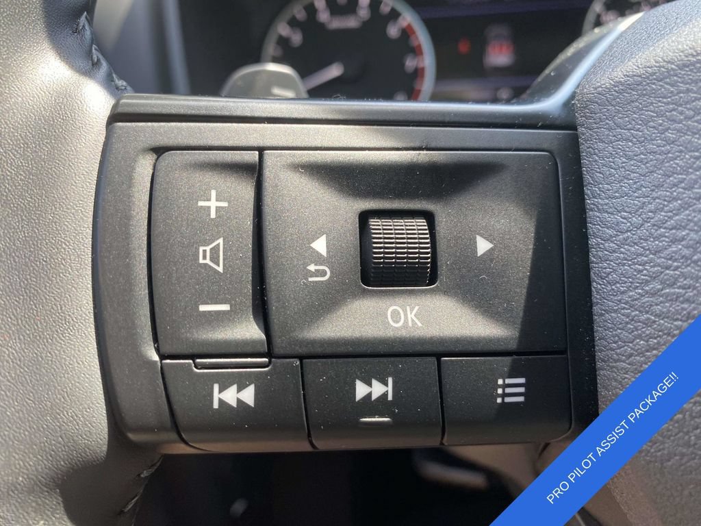 Used 2025 Nissan Rogue SV FWD image 20