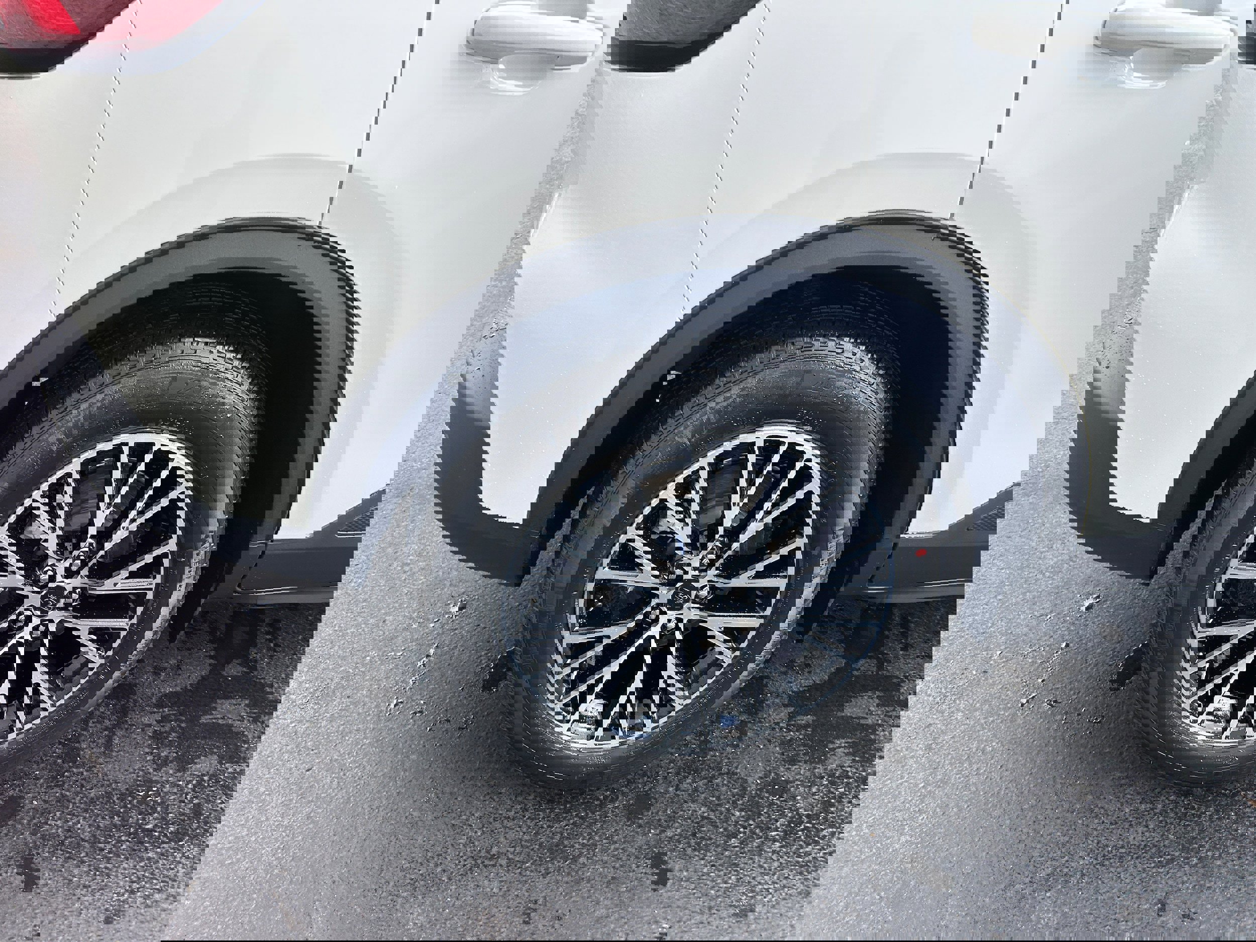 New 2025 Ford Escape SE w/ PHEV Premium Package FWD image 29