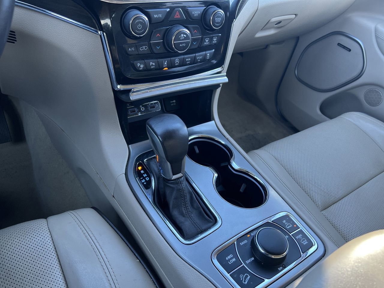 Used 2020 Jeep Grand Cherokee Overland image 17