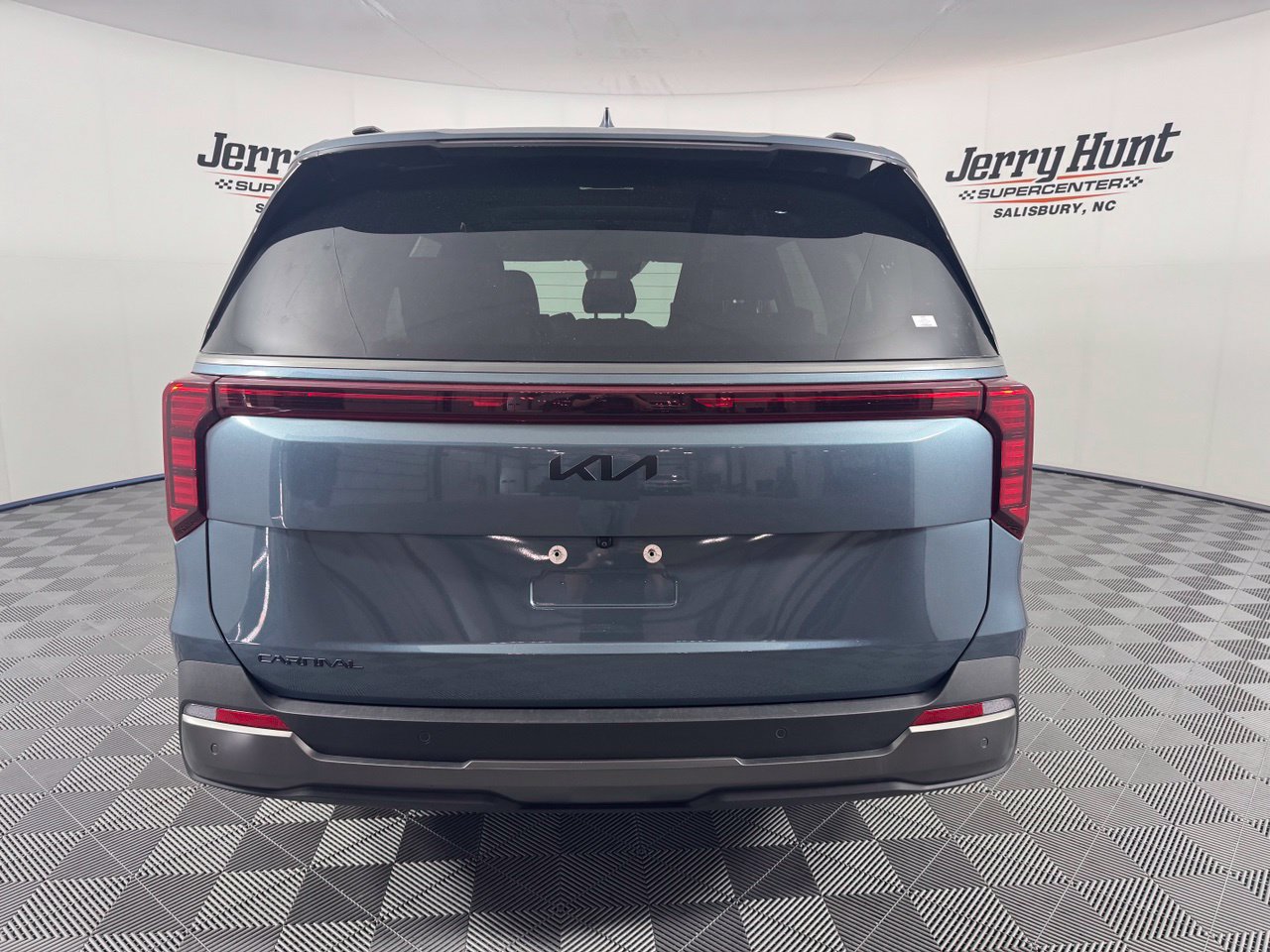 Used 2025 Kia Carnival SX FWD image 8