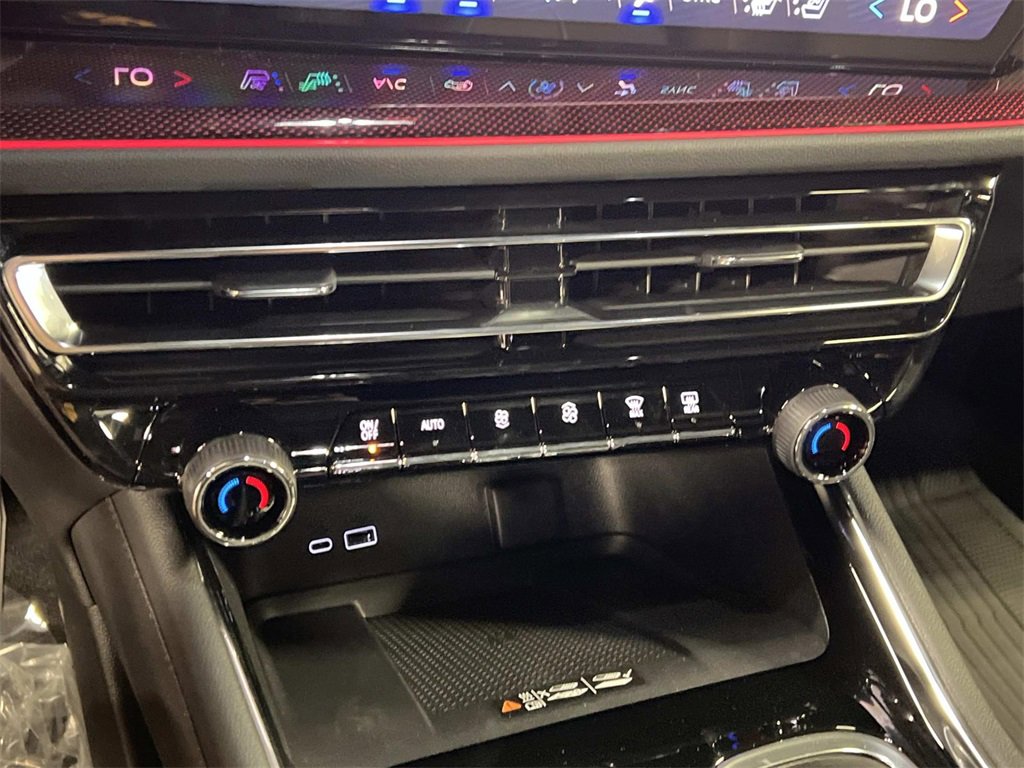 New 2026 Chevrolet Traverse RS w/ LPO, Floor Liner Package image 20