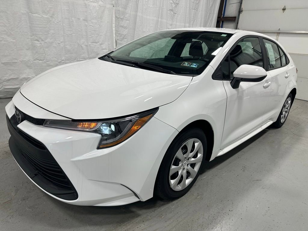 Used 2025 Toyota Corolla LE image 3