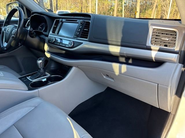 Used 2017 Toyota Highlander XLE image 29