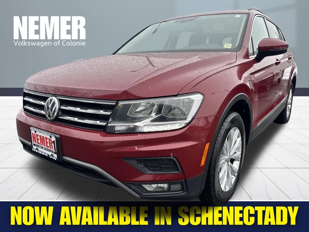 Used 2018 Volkswagen Tiguan SE w/ Panoramic Sunroof Package image 1