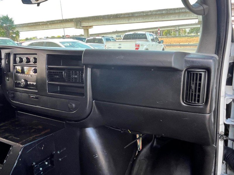 Used 2010 Chevrolet Express 1500 image 11