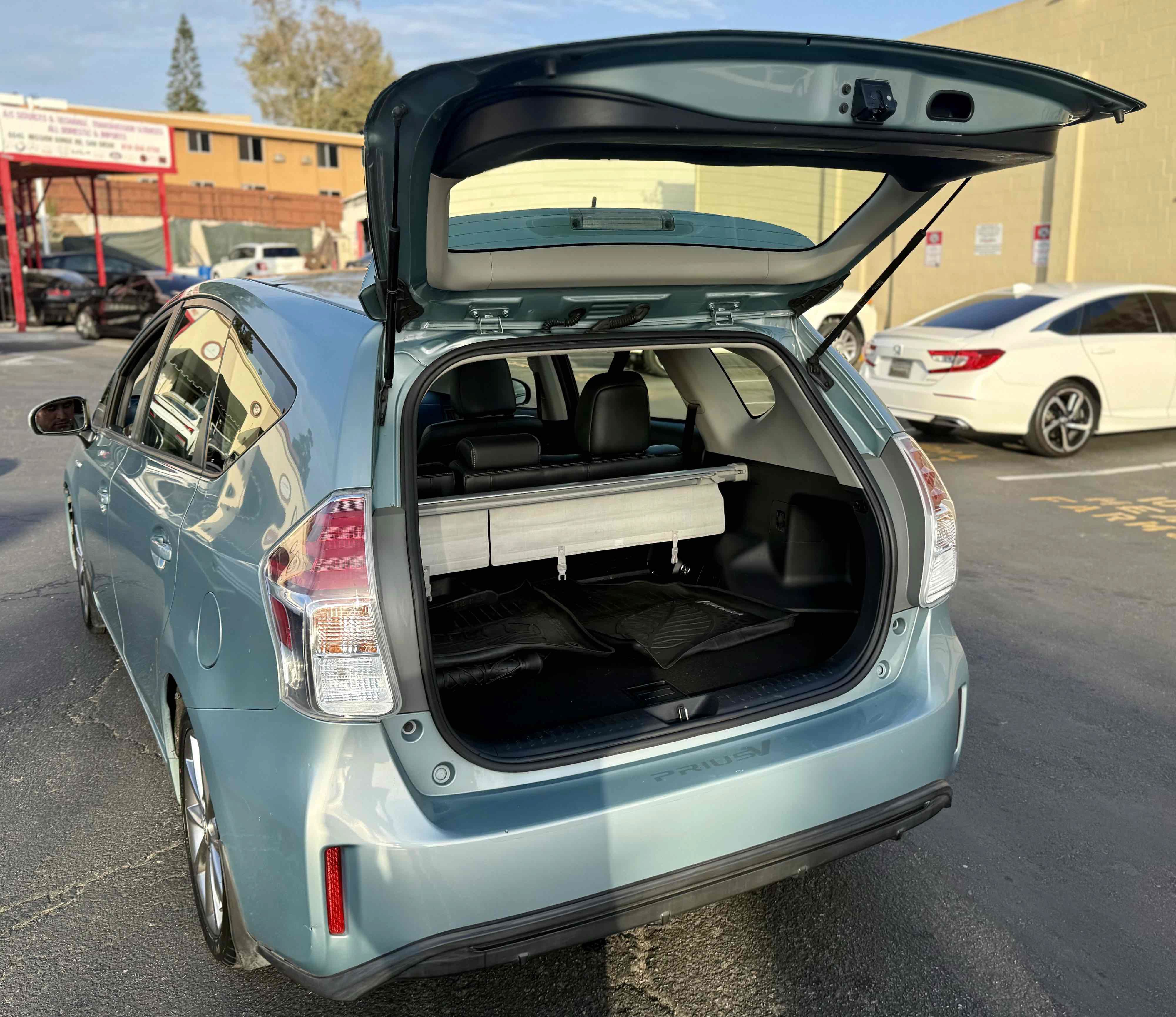 Used 2017 Toyota Prius V Five w/ Advanced Technology Package FWD image 7
