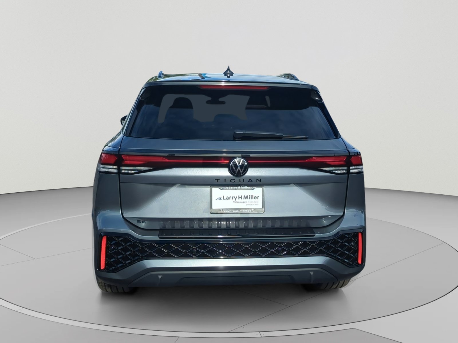 New 2026 Volkswagen Tiguan SE R-Line FWD image 4