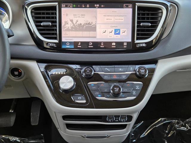 Used 2024 Chrysler Pacifica Touring-L FWD image 15
