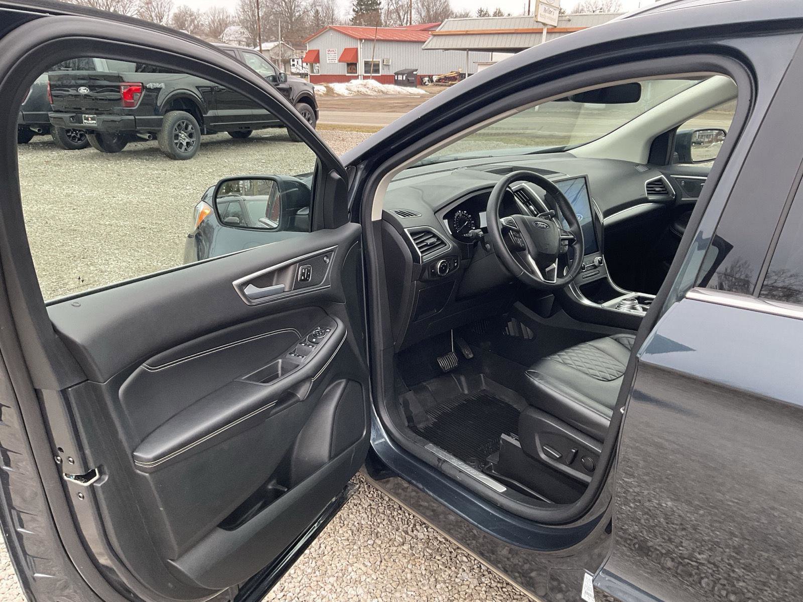 Used 2023 Ford Edge Titanium image 10