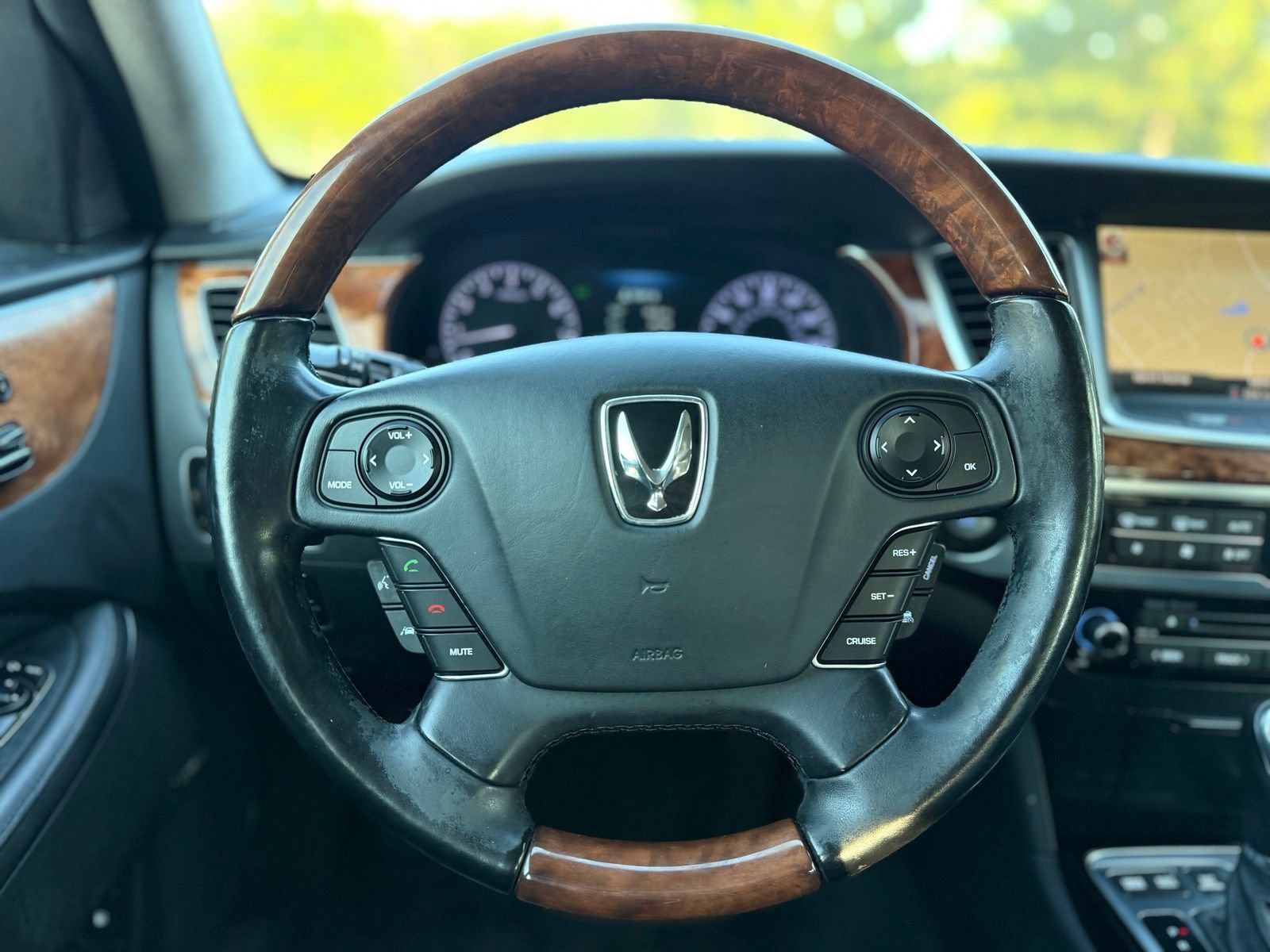 Used 2014 Hyundai Equus Signature RWD image 25