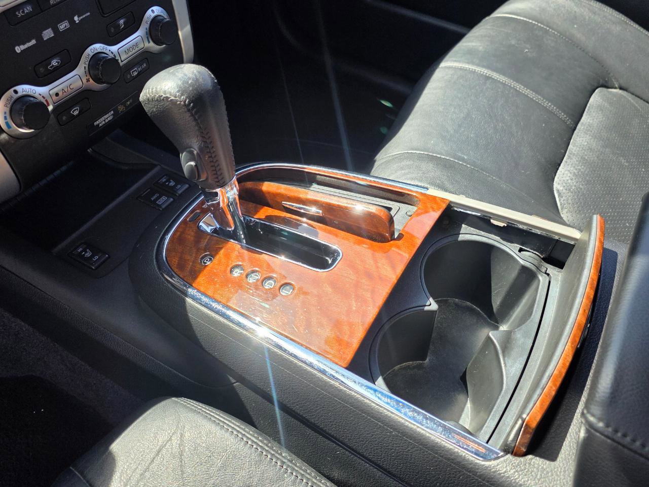 Used 2010 Nissan Murano LE w/ Navigation Pkg image 10