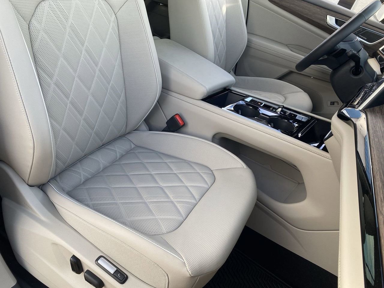 New 2026 Volkswagen Atlas SEL Premium R-Line image 7