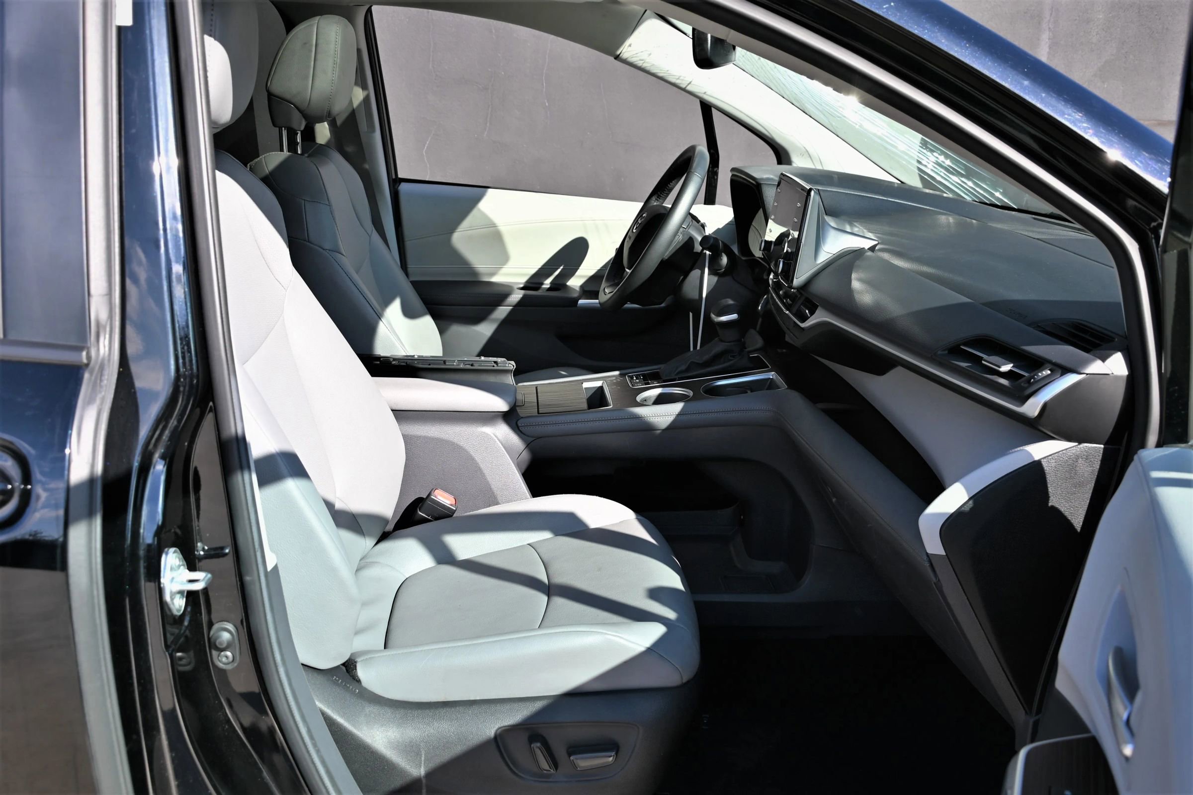 Used 2024 Toyota Sienna XLE image 17