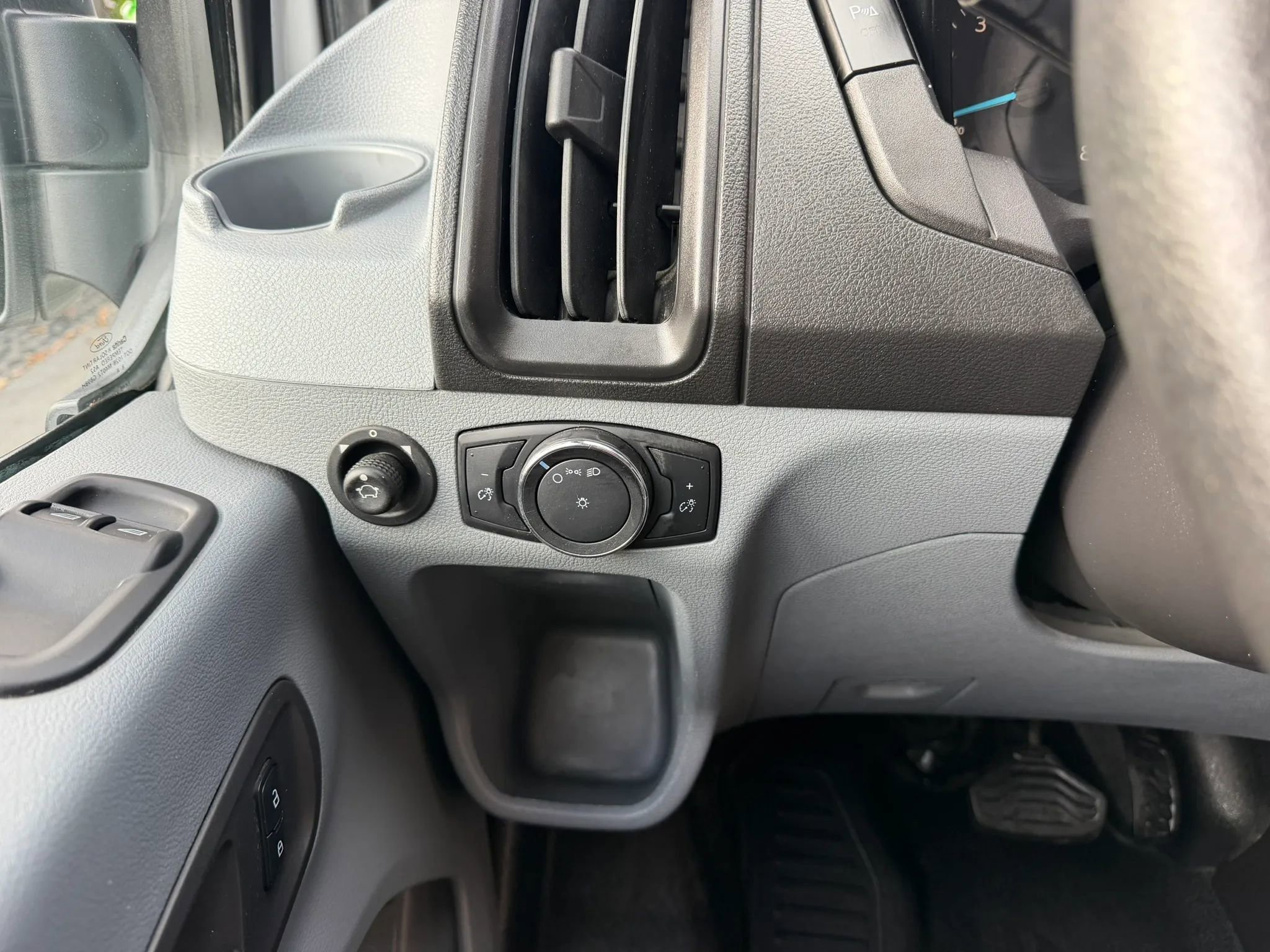 Used 2018 Ford Transit 150 XL RWD image 24