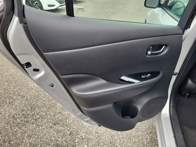 Used 2015 Nissan Leaf SL w/ Premium Package image 14