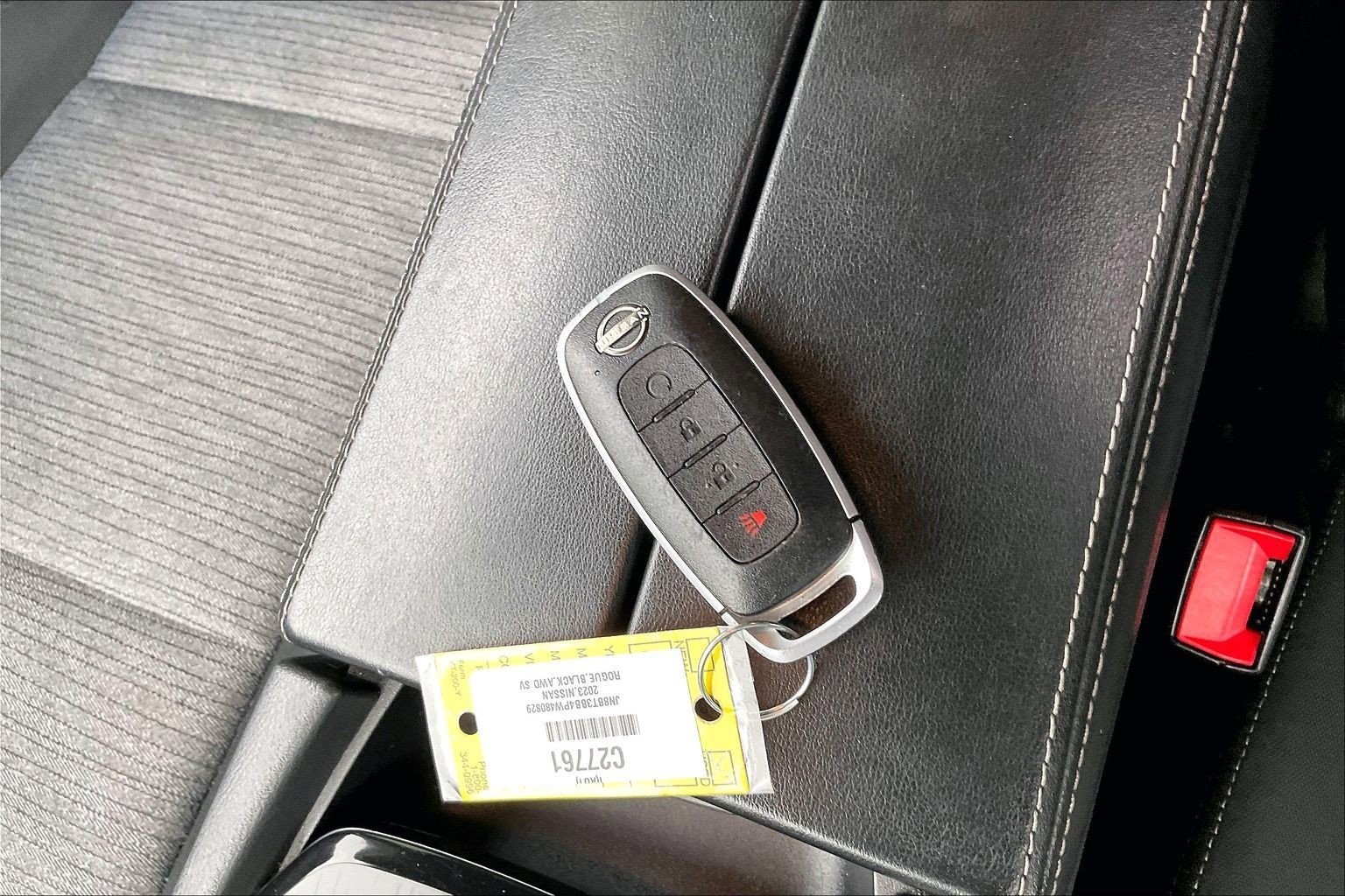 Used 2023 Nissan Rogue SV image 10