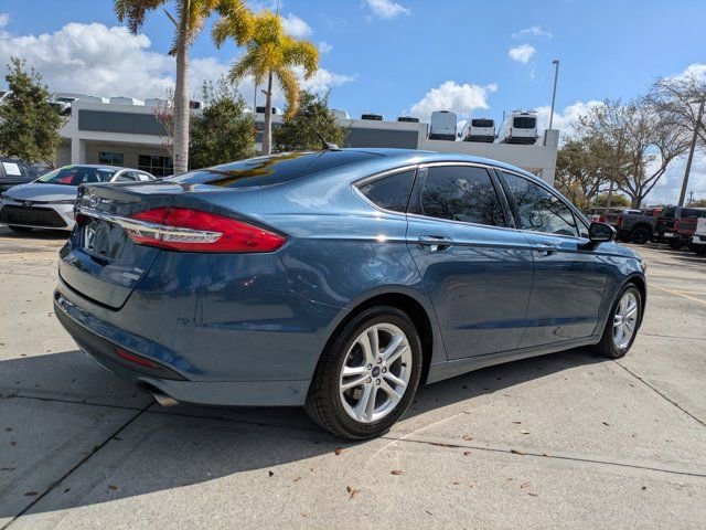 Used 2018 Ford Fusion SE w/ Fusion SE Technology Package image 4