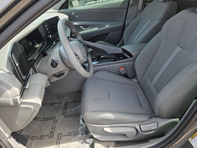 Used 2025 Hyundai Elantra SE FWD image 20