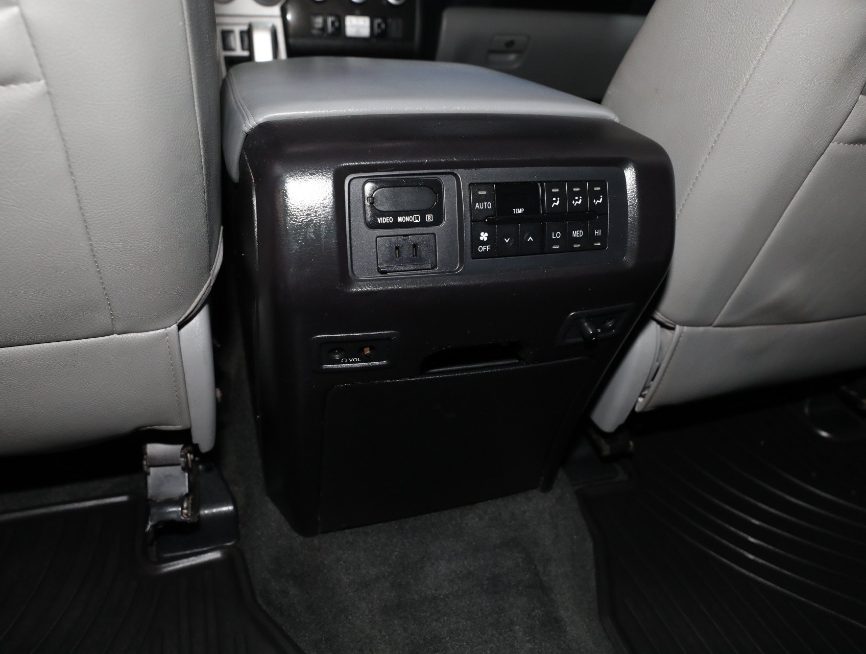 Used 2016 Toyota Sequoia Limited AWD/4WD image 50