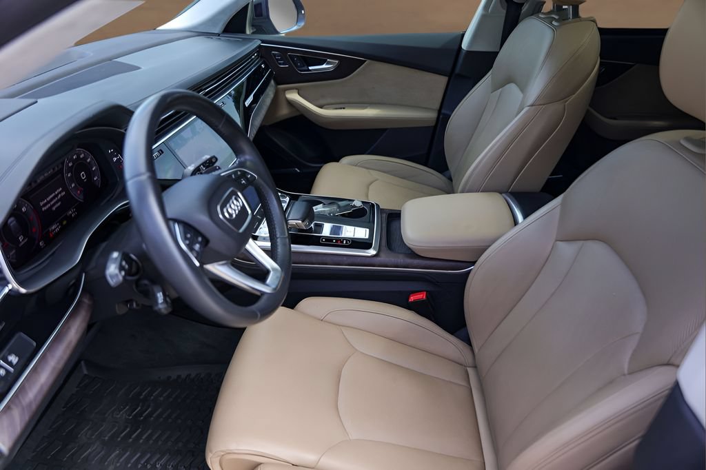 Used 2019 Audi Q8 Prestige w/ Luxury Package AWD/4WD image 9