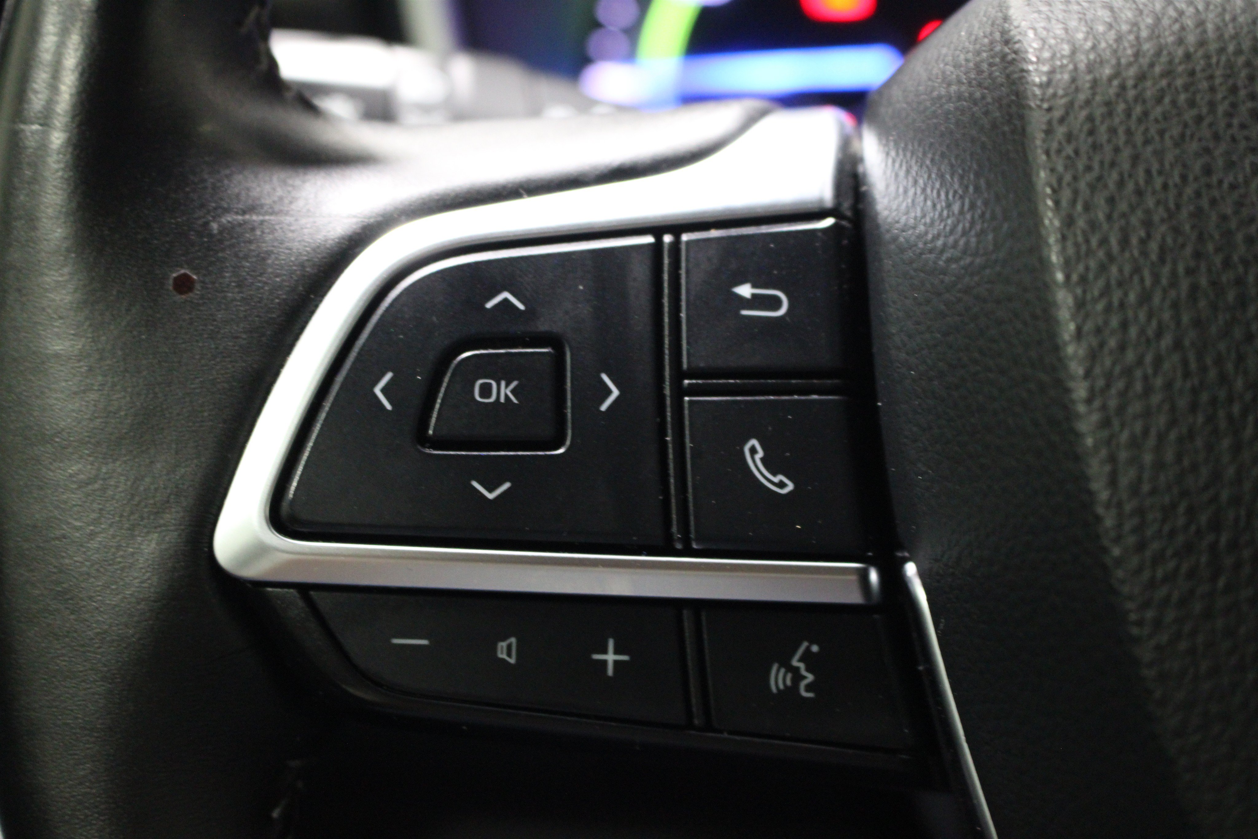 Used 2020 Toyota Highlander XLE AWD/4WD image 10