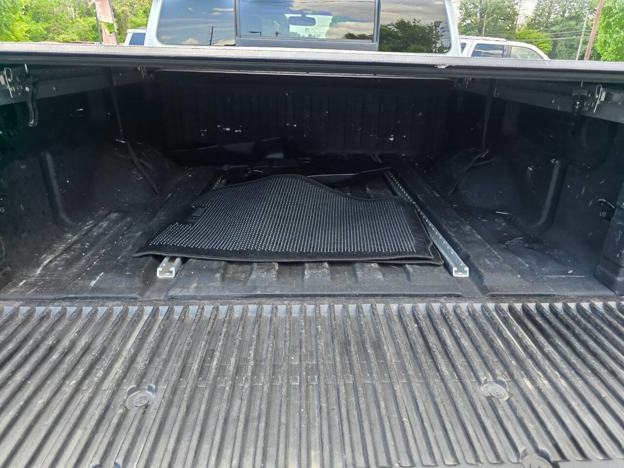 Used 2015 Nissan Titan SL w/ SL Moonroof Package AWD/4WD image 32
