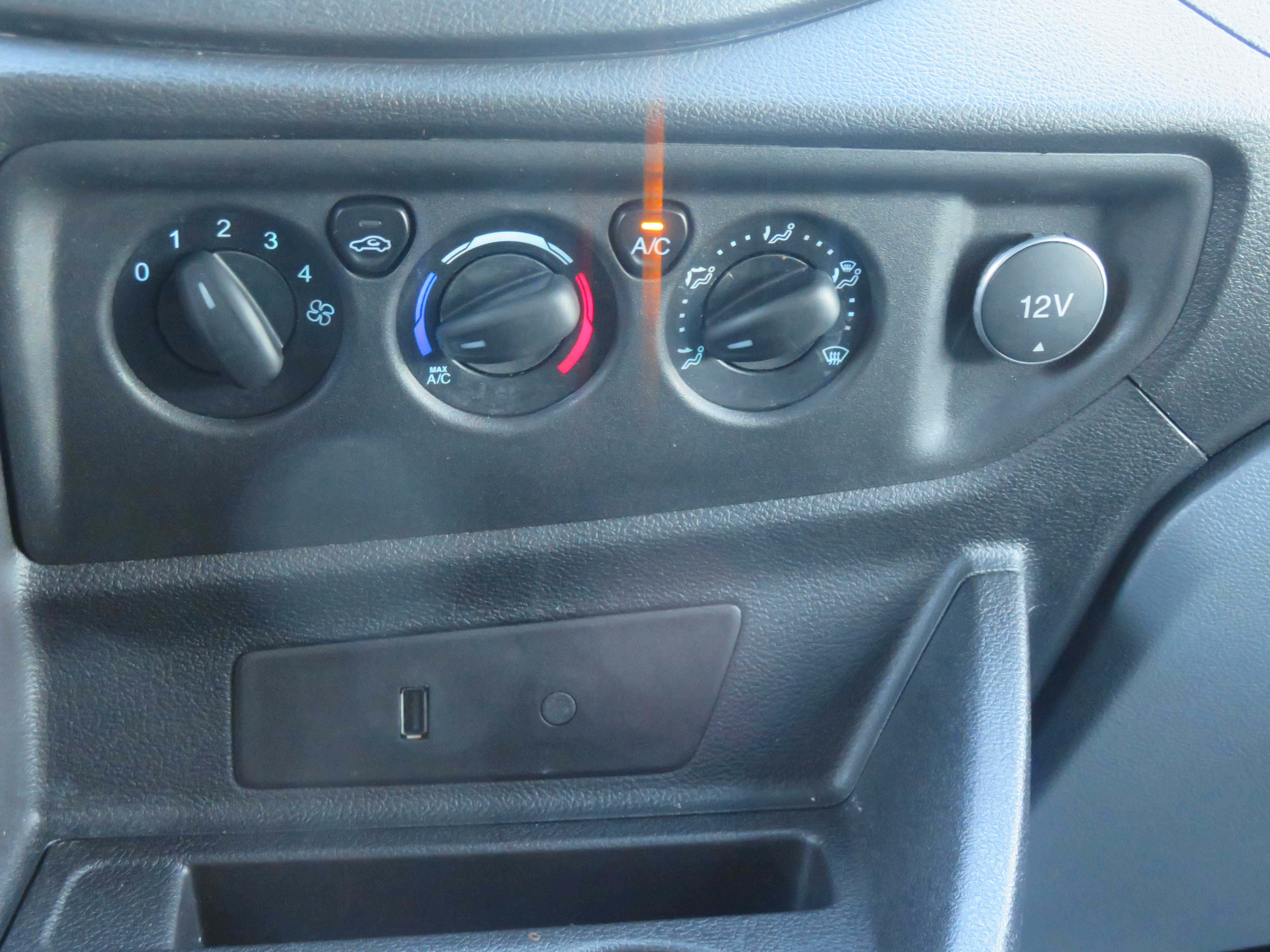 Used 2018 Ford Transit 150 XLT image 52