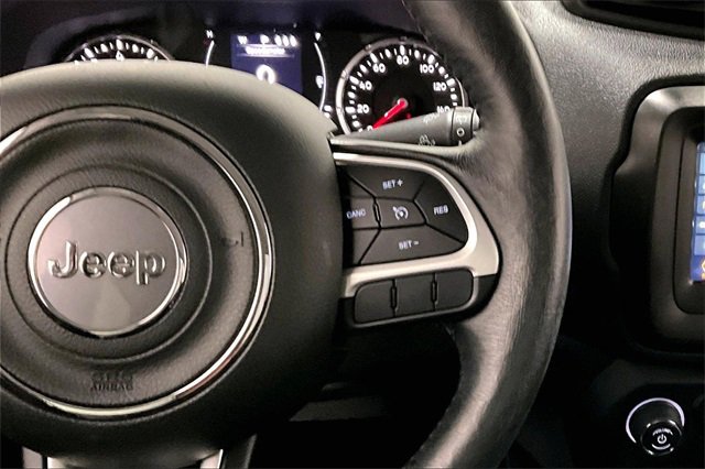 Used 2019 Jeep Renegade Latitude w/ Cold Weather Group image 12