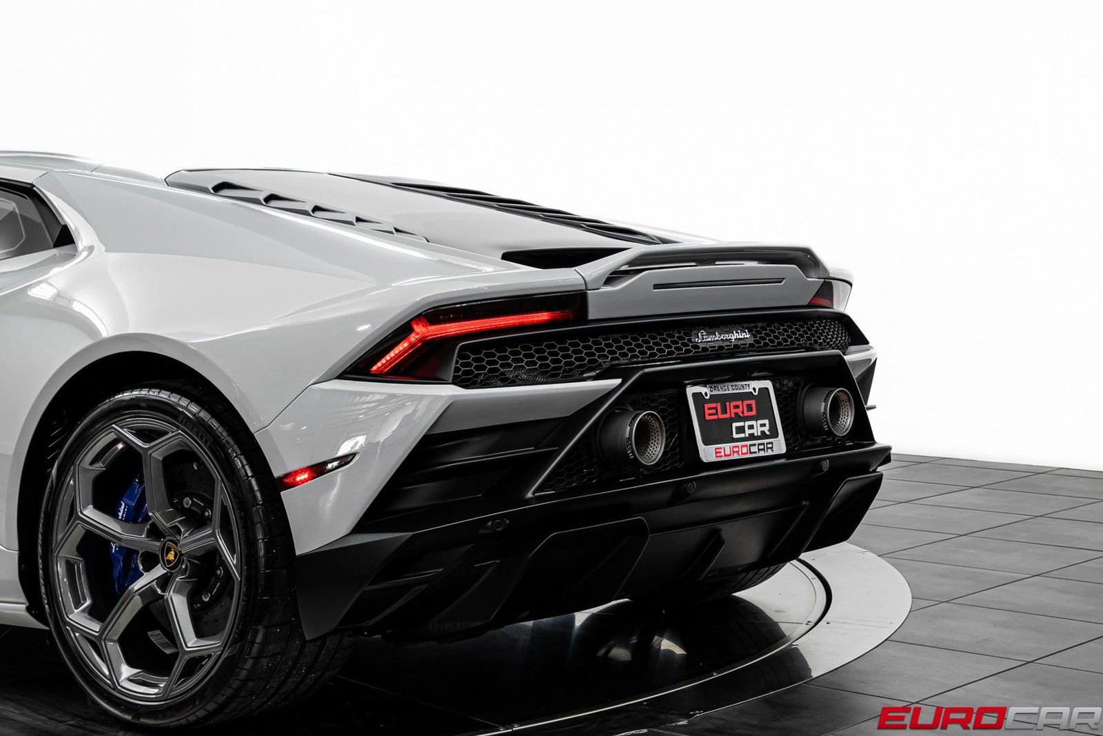 Used 2023 Lamborghini Huracan EVO image 16