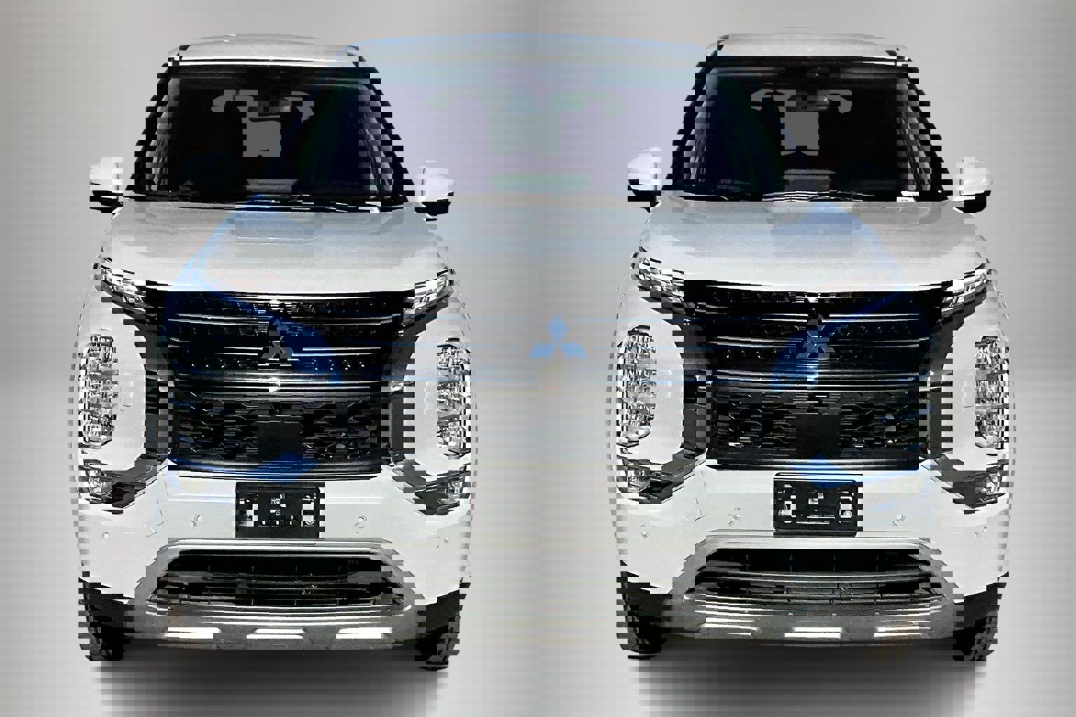 Used 2024 Mitsubishi Outlander SE image 2