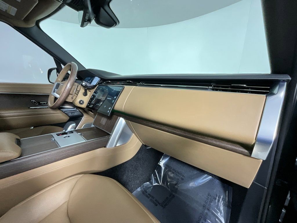 Used 2025 Land Rover Range Rover Long Wheelbase Autobiography image 19