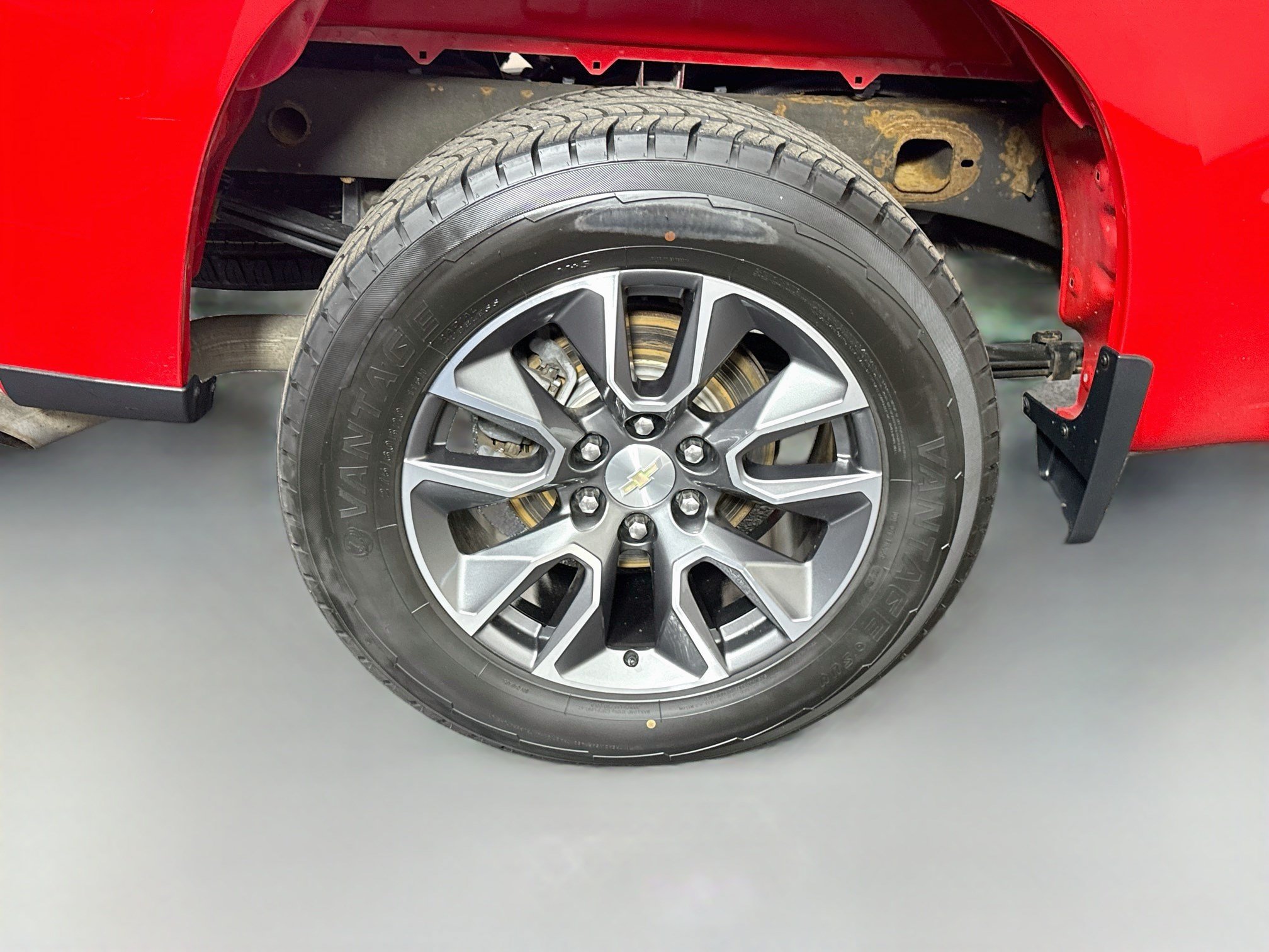 Used 2022 Chevrolet Silverado 1500 LT AWD/4WD image 32