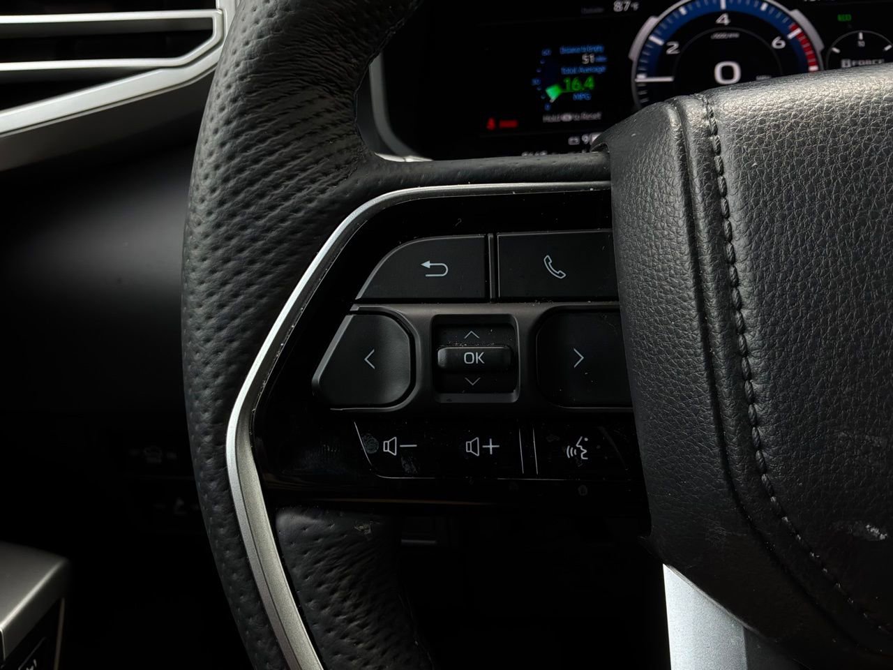 Used 2025 Toyota Sequoia Platinum AWD/4WD image 44