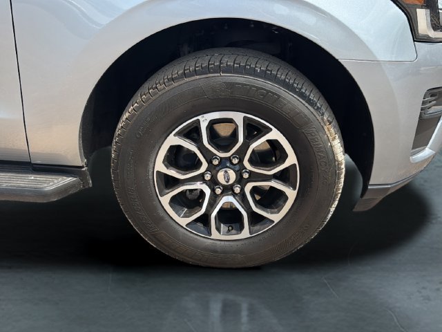 Used 2024 Ford Expedition XLT AWD/4WD image 9