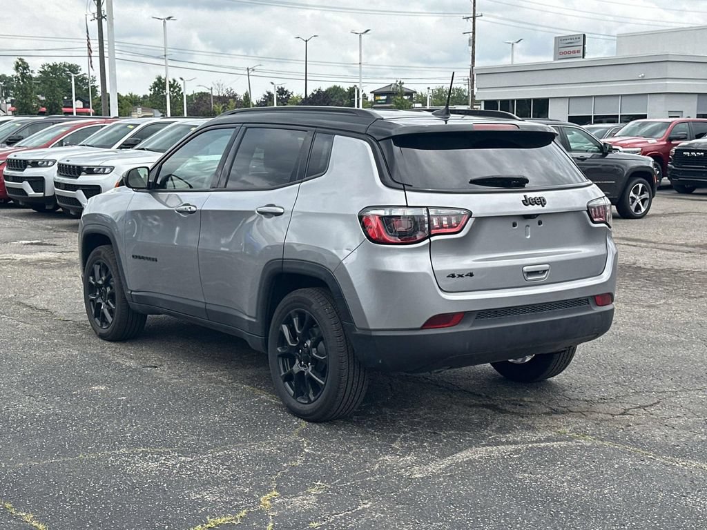 Used 2023 Jeep Compass Latitude w/ Convenience Group AWD/4WD image 6