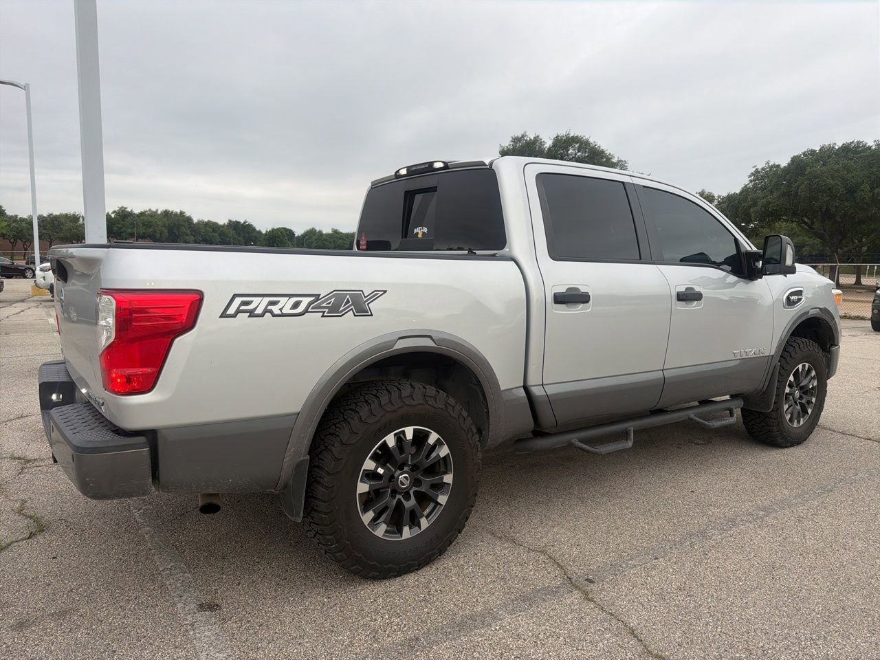 Used 2017 Nissan Titan PRO-4X w/ Pro-4x Convenience Package AWD/4WD image 6