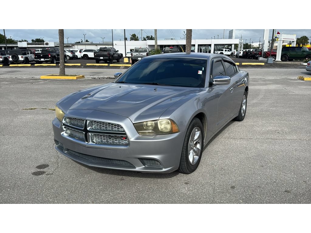 Used 2013 Dodge Charger SE RWD image 1