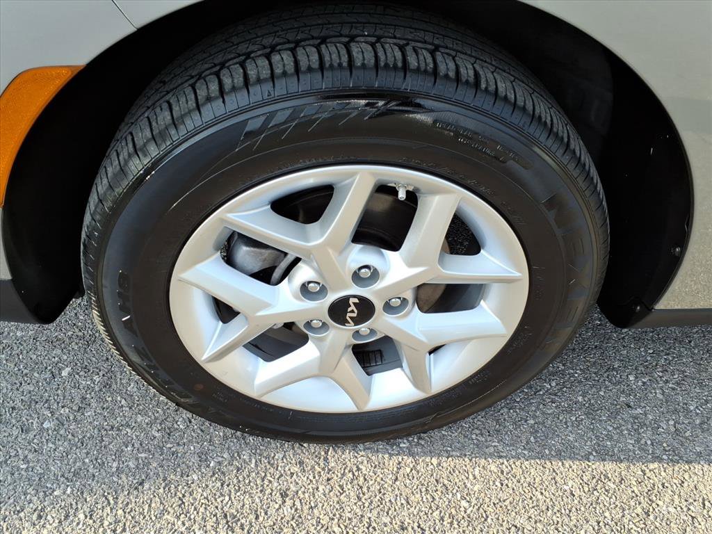 Used 2025 Kia Soul LX w/ LX Technology Package image 10