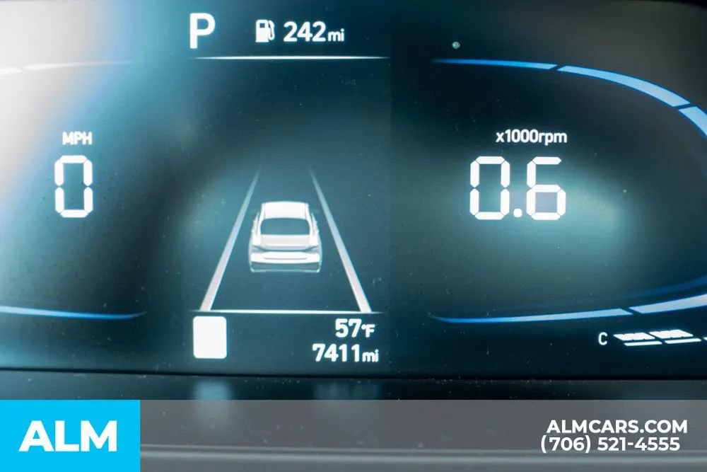 Certified 2025 Hyundai Elantra Sport FWD image 39