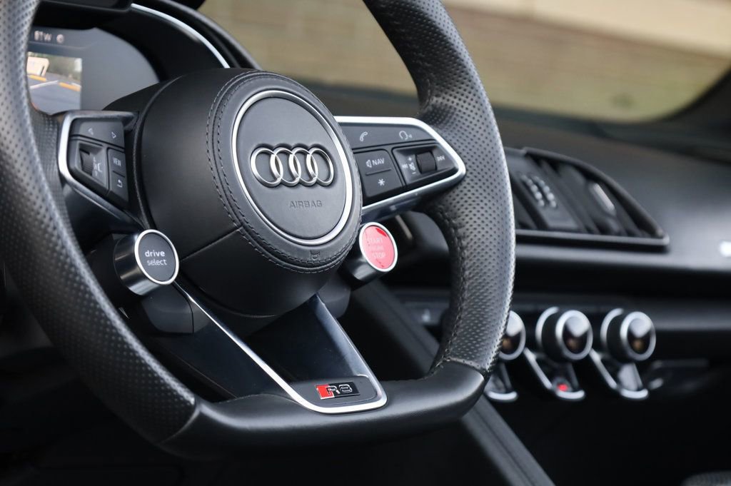 Used 2020 Audi R8 V10 w/ Carbon Exterior Package image 26