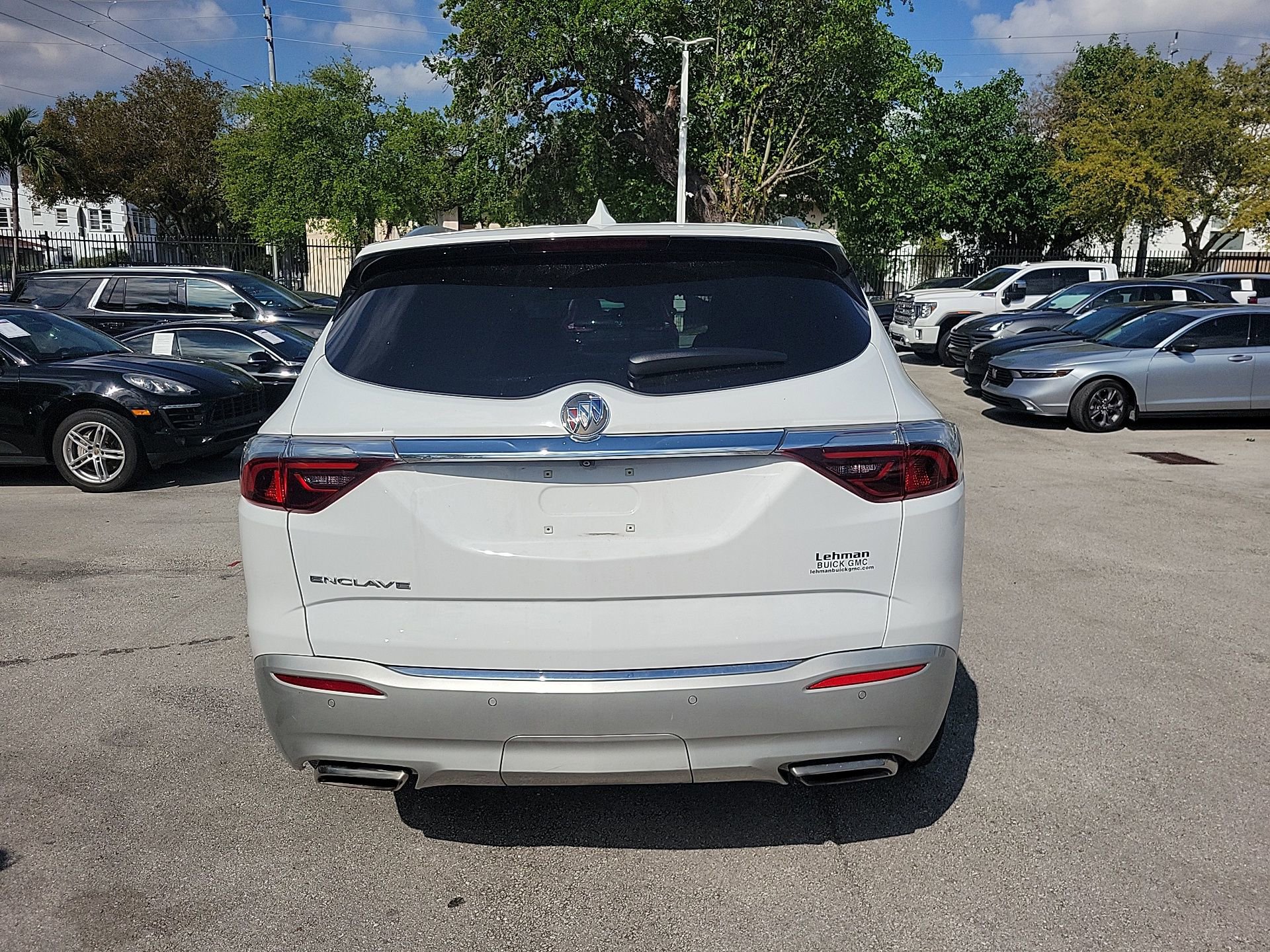 Used 2023 Buick Enclave Essence image 13
