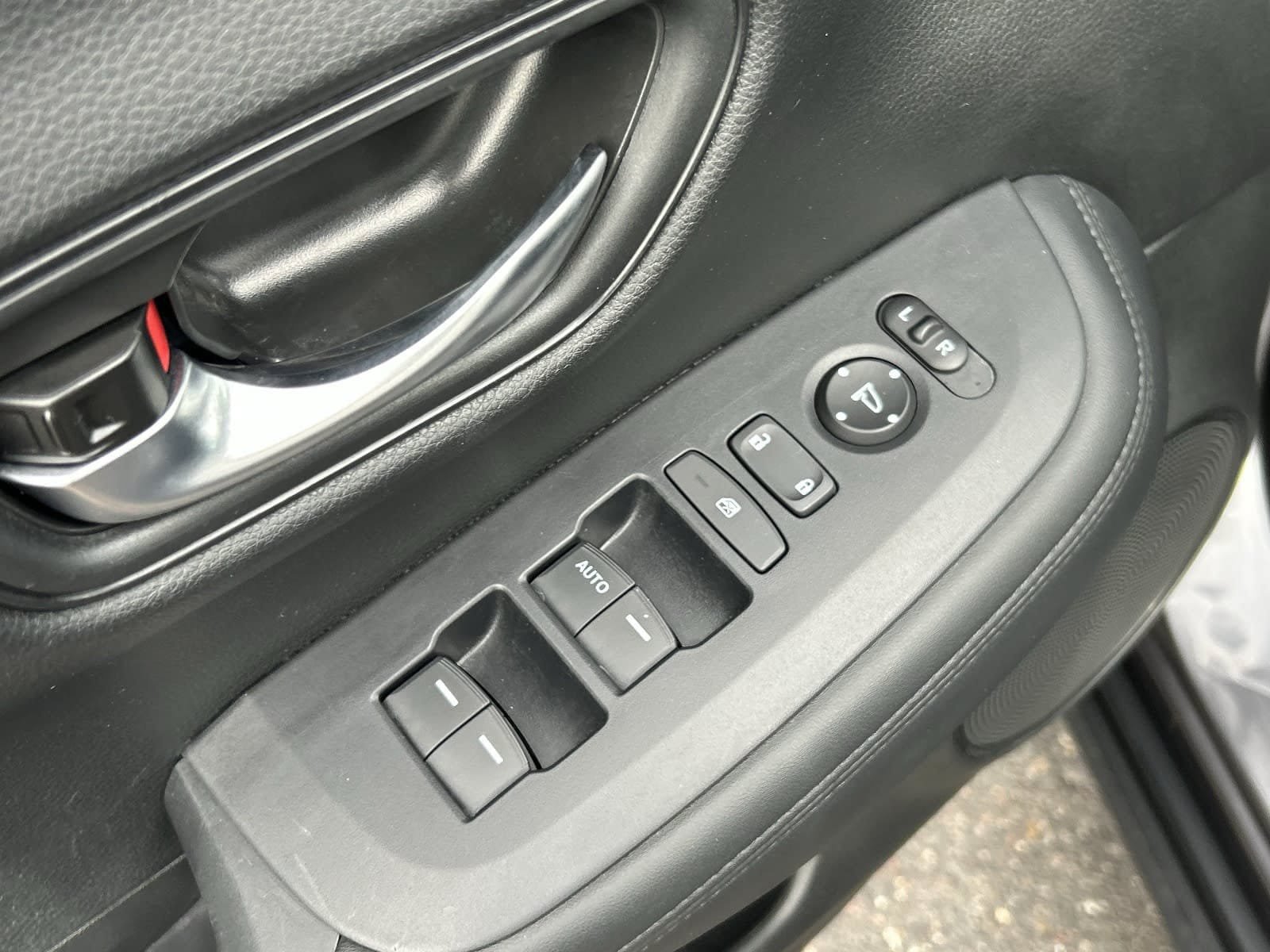 Certified 2025 Honda HR-V LX image 25