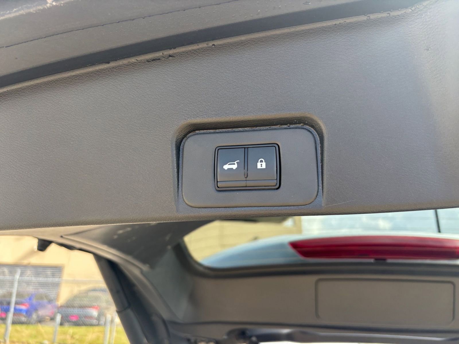 Used 2025 Nissan Rogue SV image 23