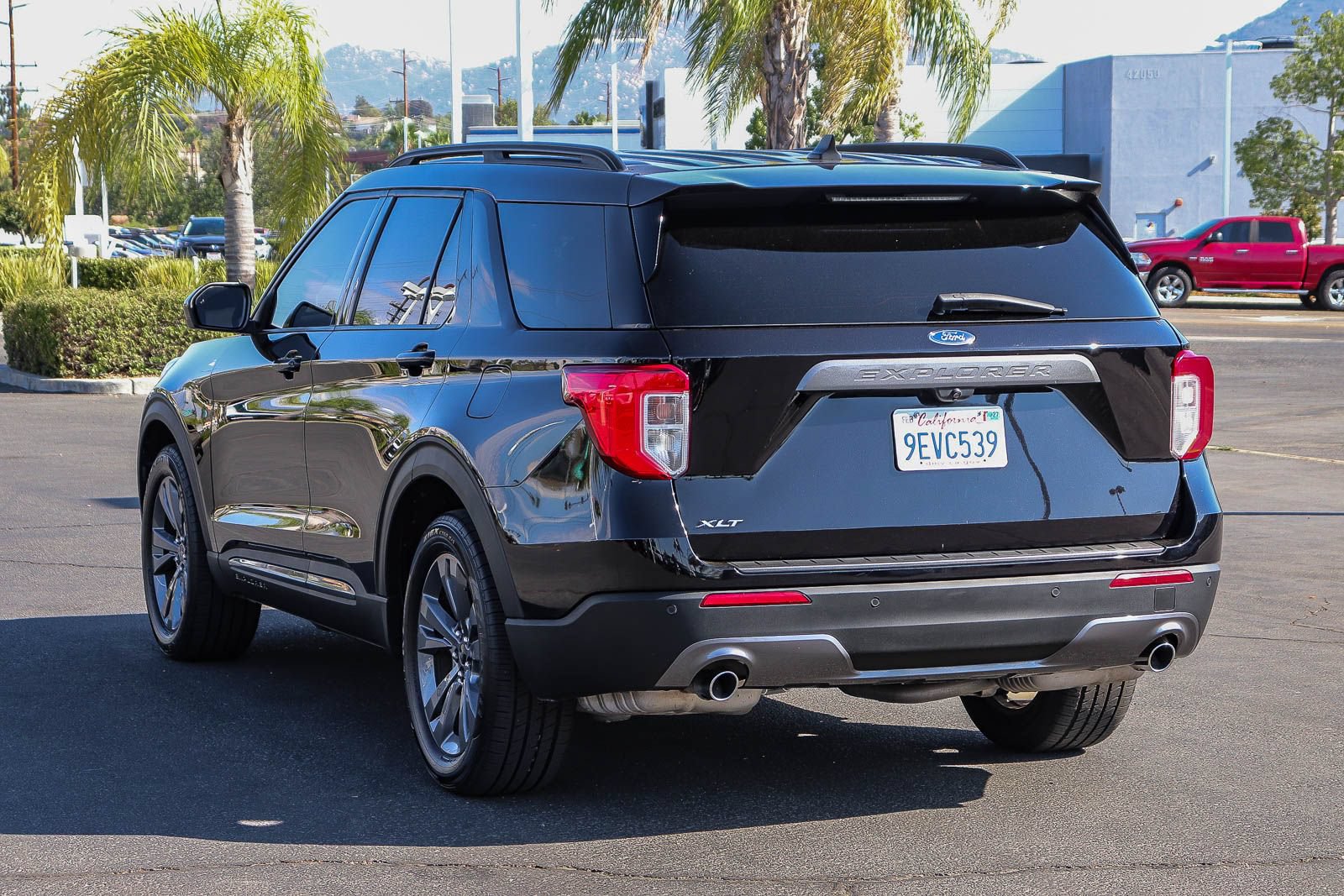 Certified 2022 Ford Explorer XLT w/ Equipment Group 202A RWD image 6