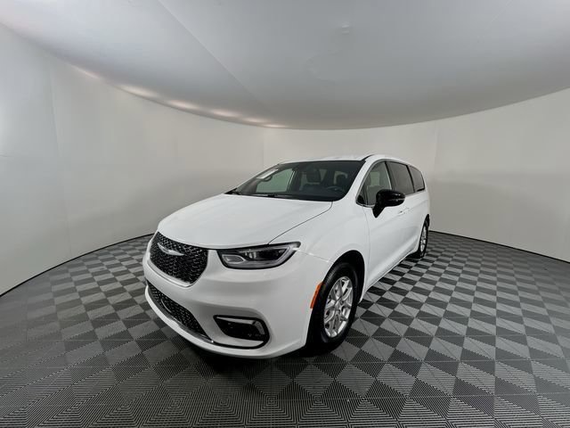 New 2026 Chrysler Pacifica Select image 4