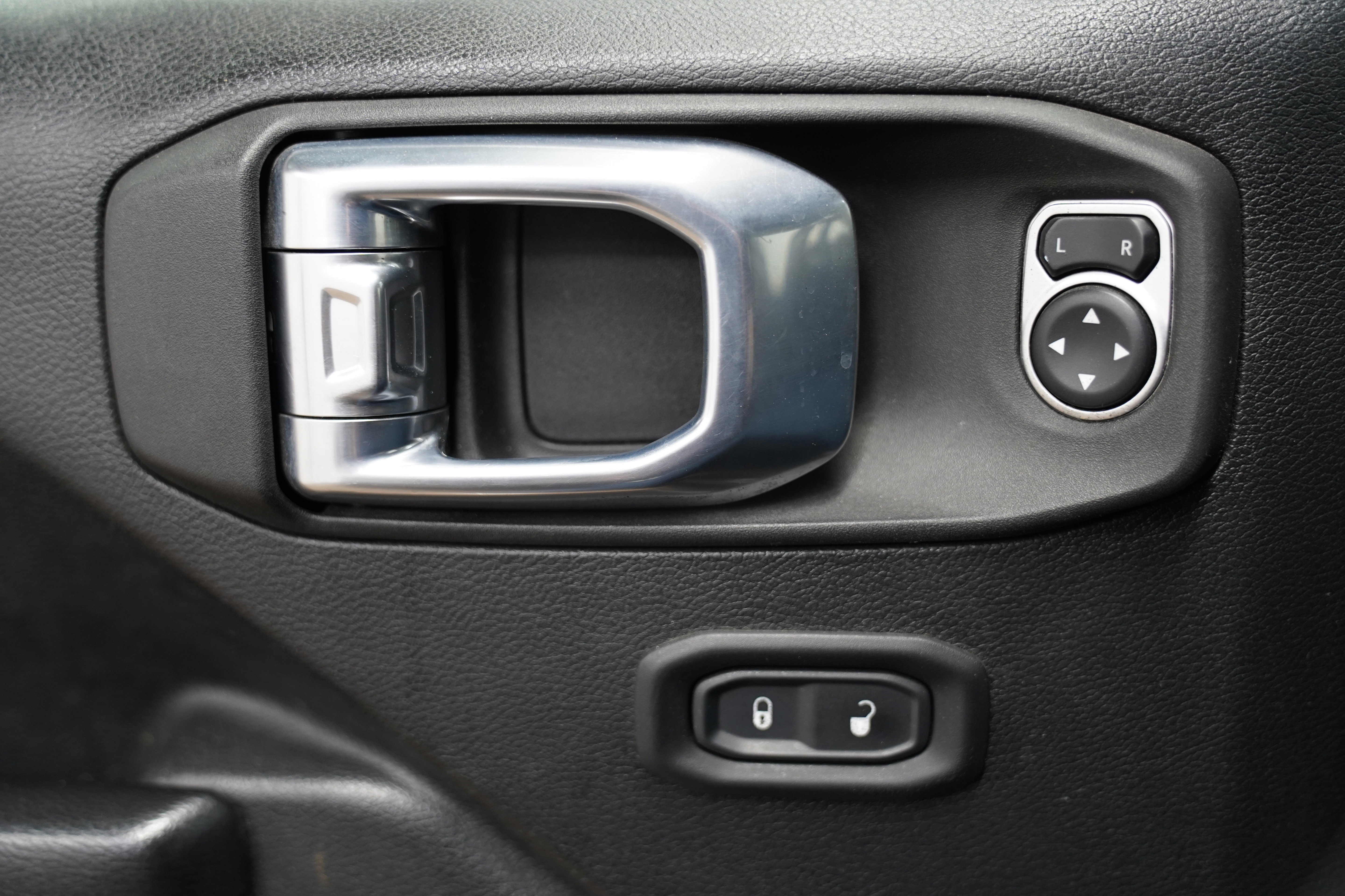 Used 2021 Jeep Wrangler Unlimited Sport AWD/4WD image 17