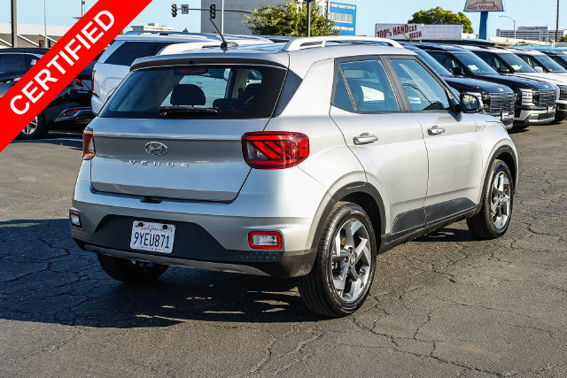 Certified 2025 Hyundai Venue SEL FWD image 6