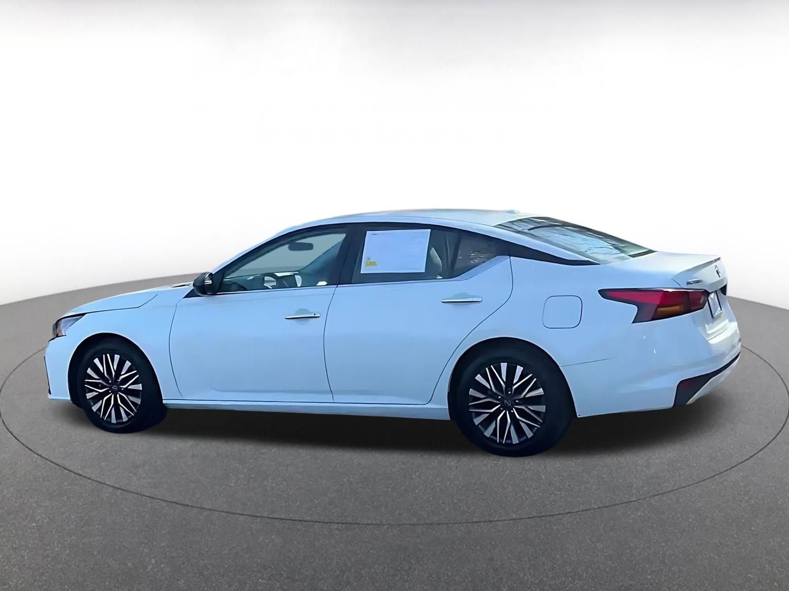 Used 2025 Nissan Altima 2.5 SV image 8